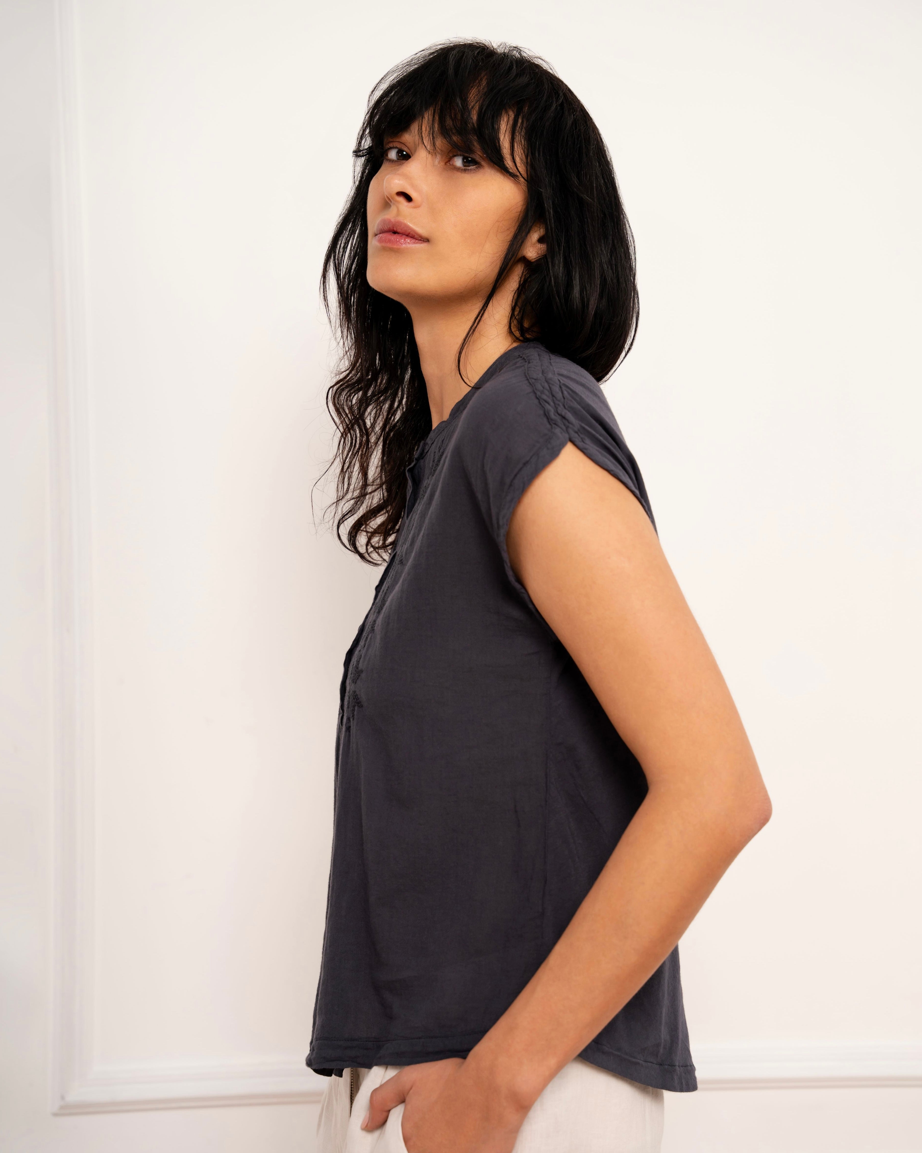 Teza Sleeveless Embroidered Cotton Shirt