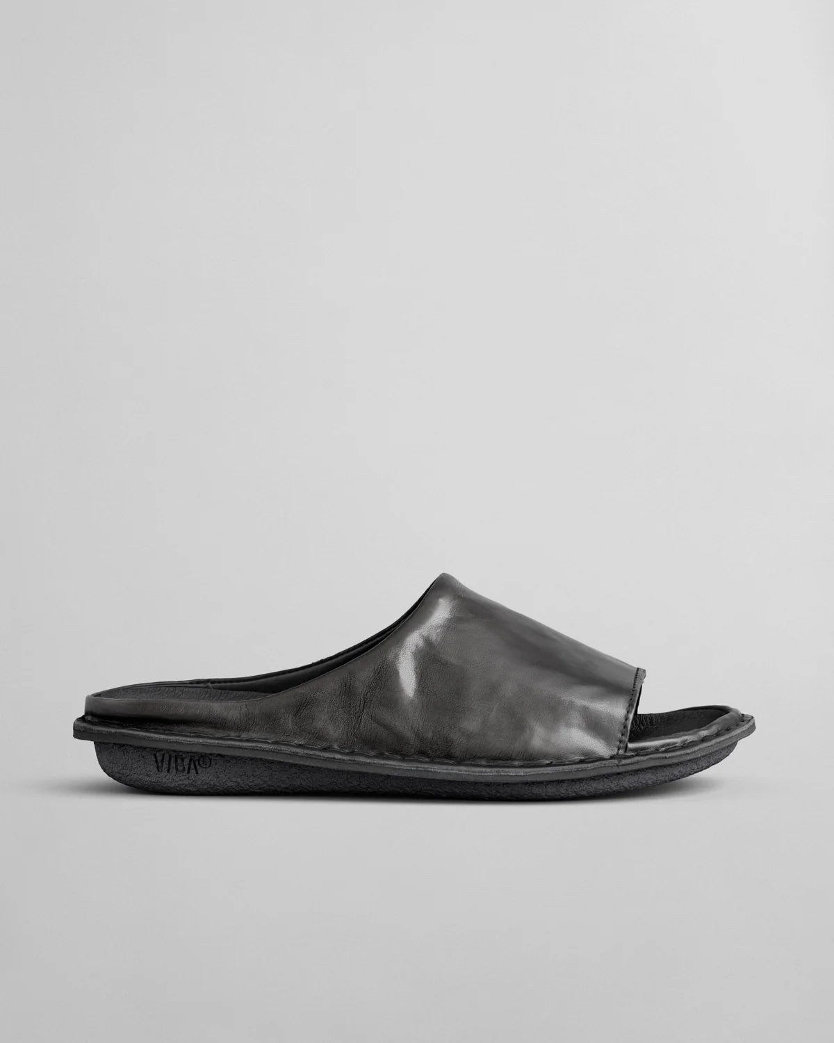 SAINT TROPEZ Leather