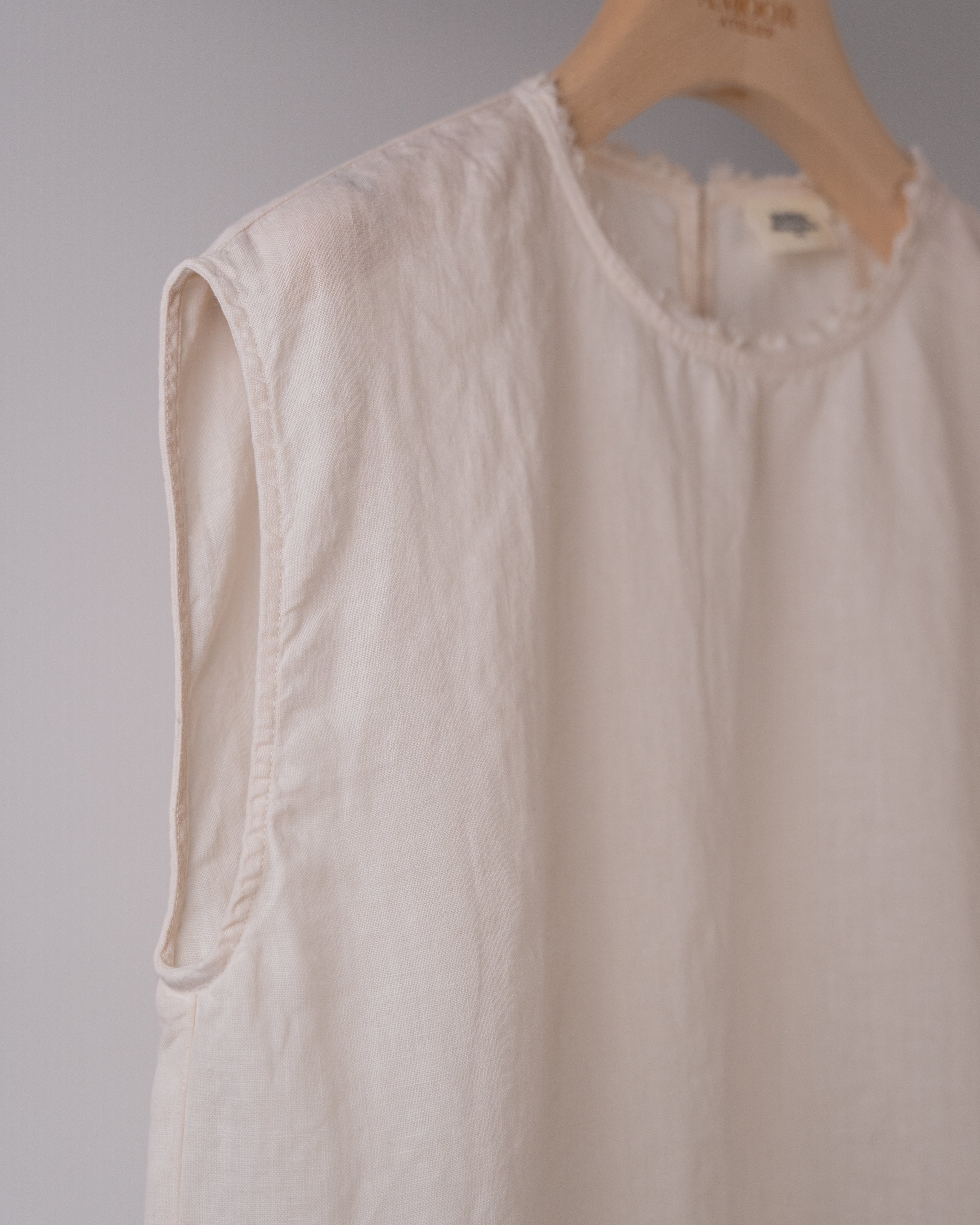 Howi Sleeveless Linen Top