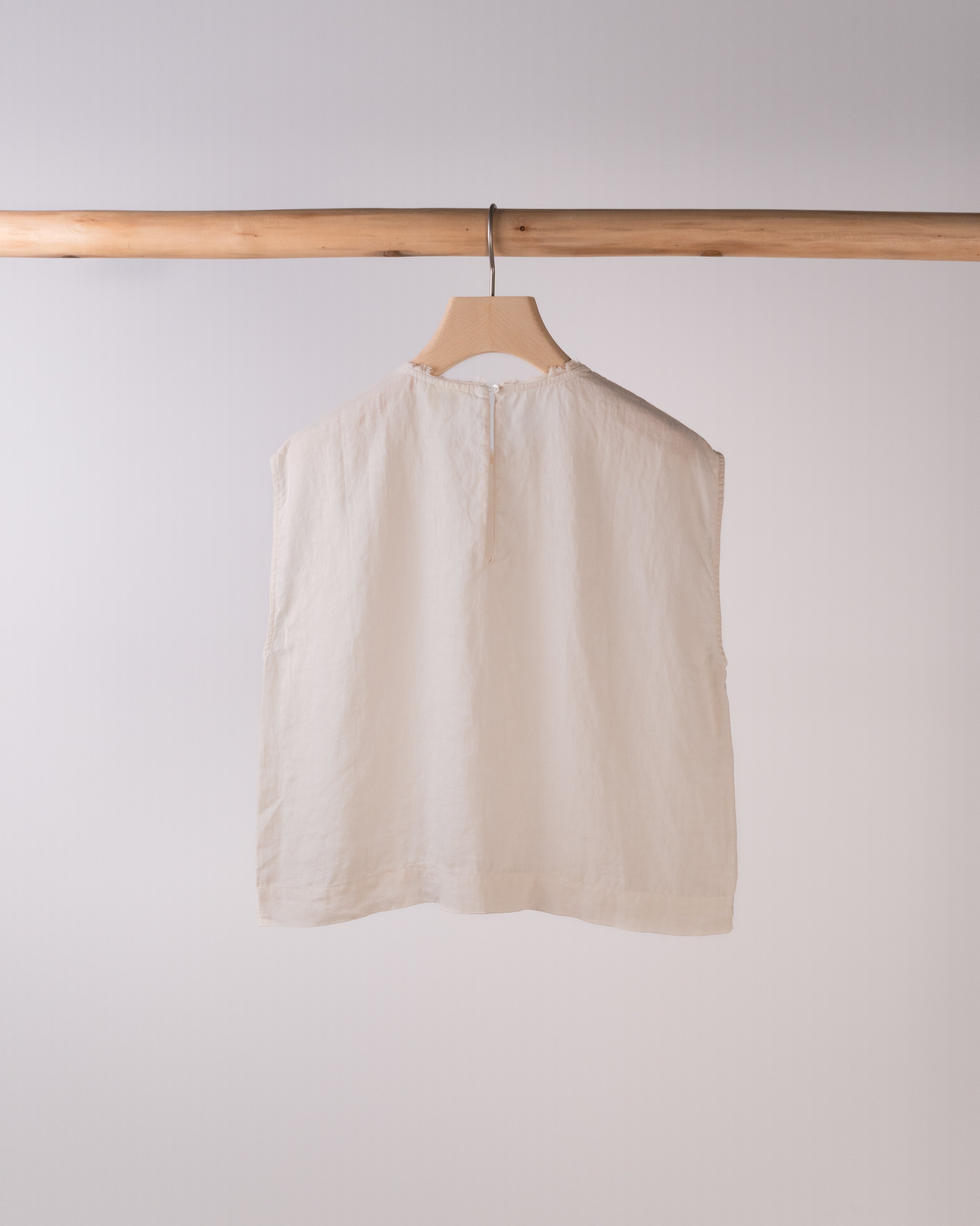 Howi Sleeveless Linen Top