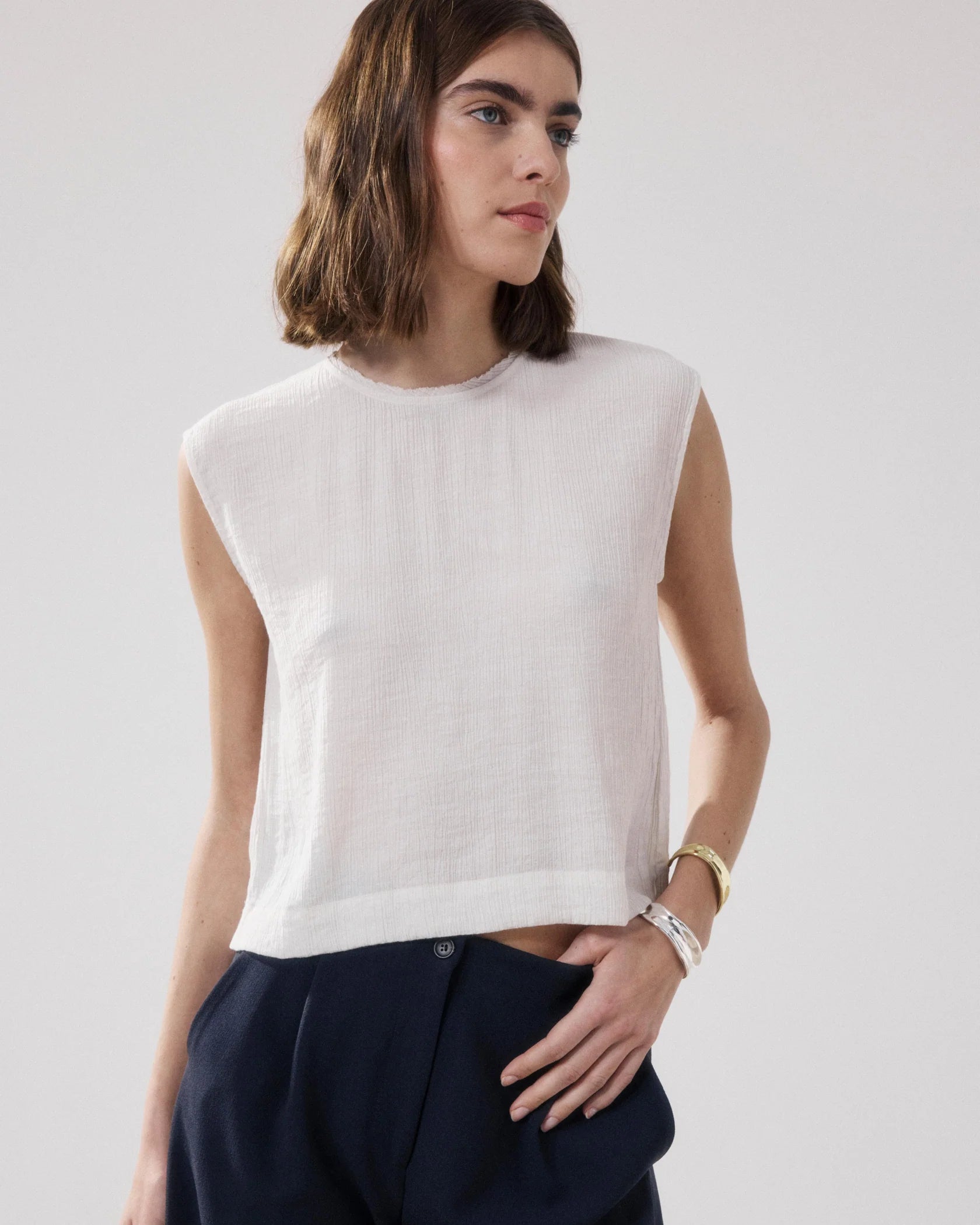 Howi Sleeveless Linen Top