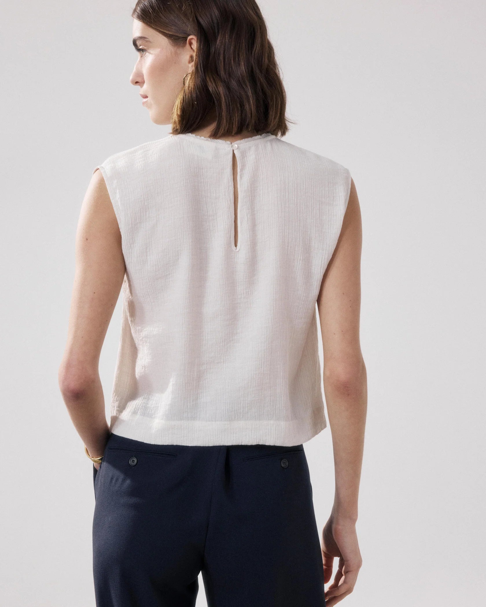 Howi Sleeveless Linen Top