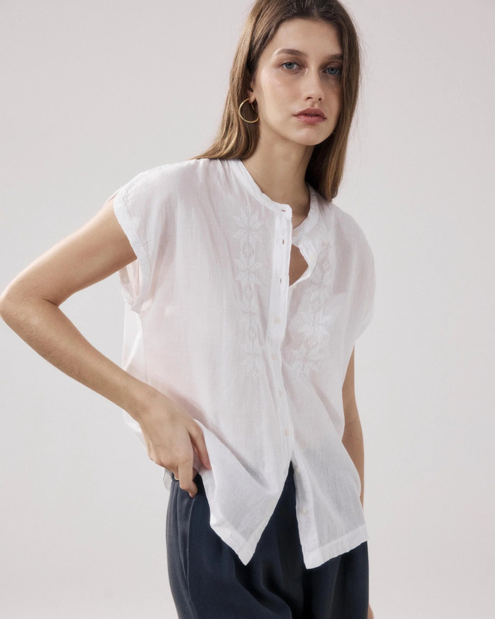 Teza Sleeveless Embroidered Cotton Shirt