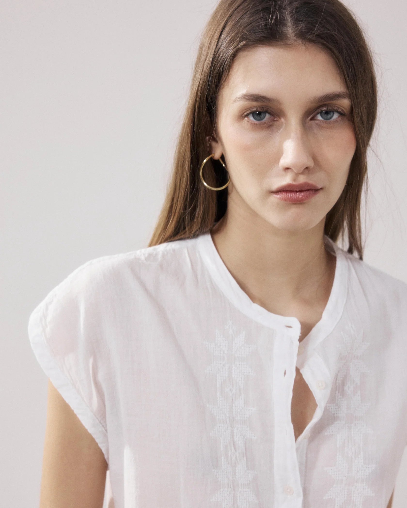 Teza Sleeveless Embroidered Cotton Shirt