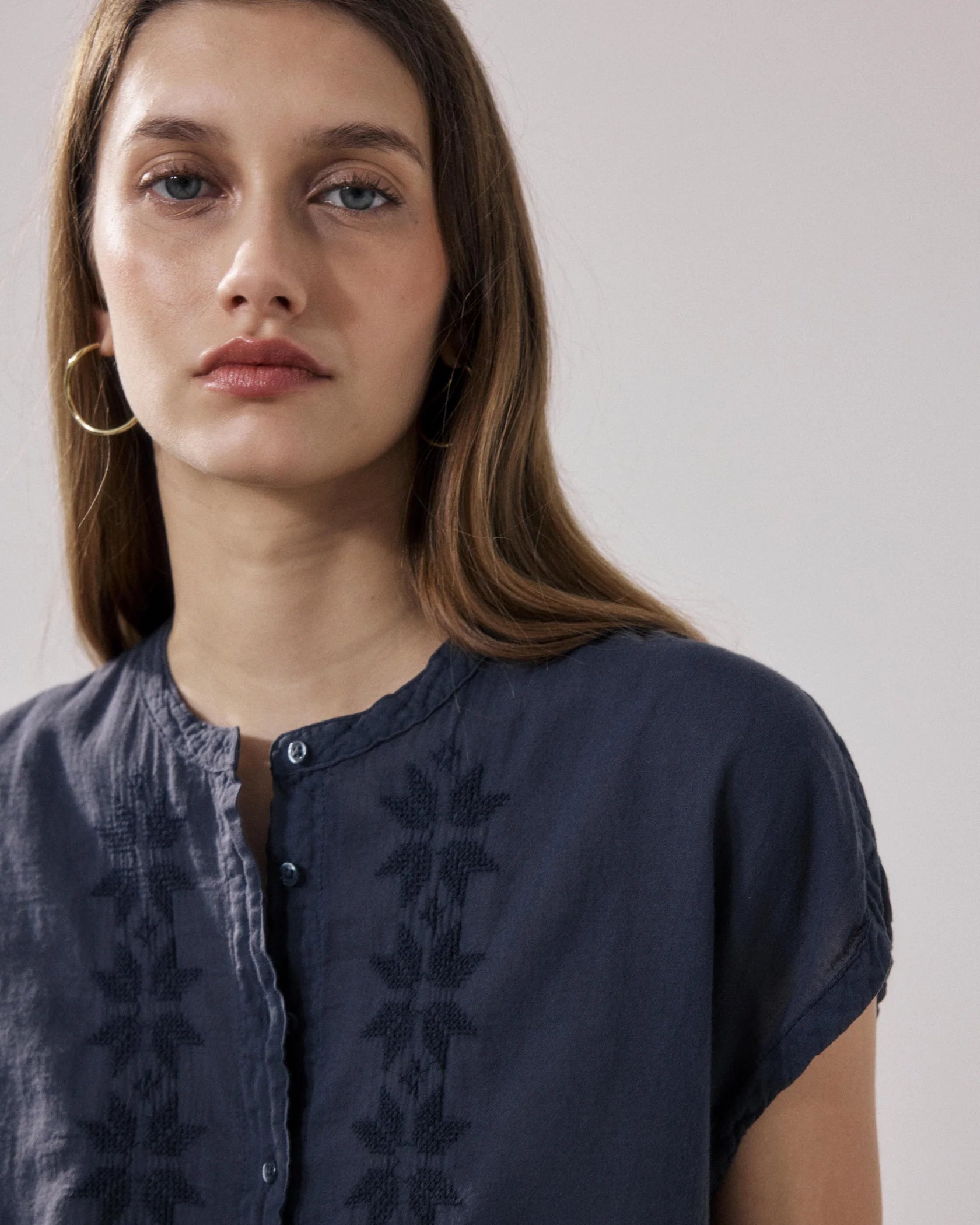 Teza Sleeveless Embroidered Cotton Shirt