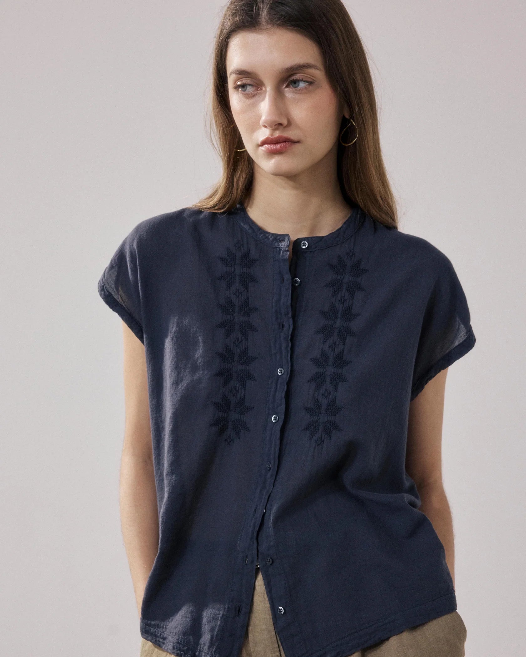 Teza Sleeveless Embroidered Cotton Shirt